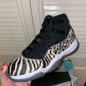Jordan 11 black & white size 7W